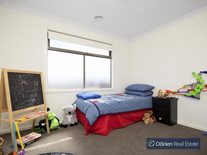 13 Atlantic Drive, Pakenham VIC 3810