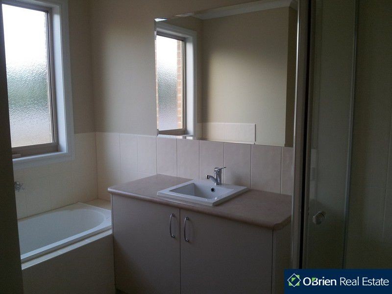 6 Loz Court, Pakenham VIC 3810