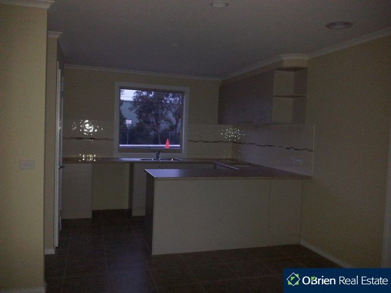 6 Loz Court, Pakenham VIC 3810