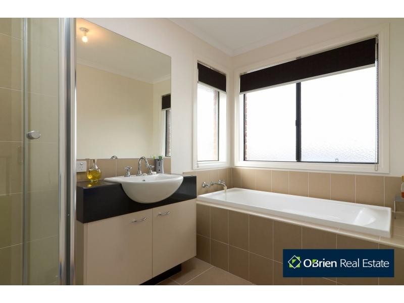 42 Kilburn Place, Pakenham VIC 3810