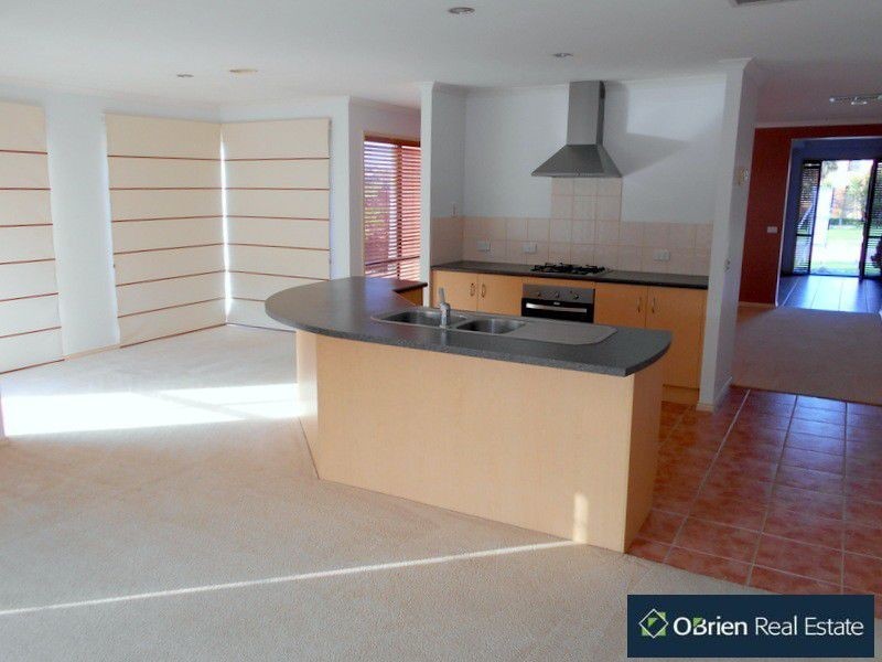 30 Sundial Court, Berwick VIC 3806