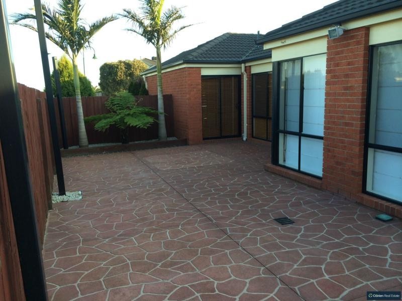 30 Sundial Court, Berwick VIC 3806