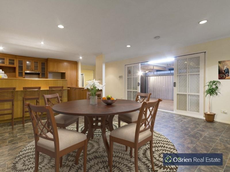 11 Strawbent Rise, Narre Warren VIC 3805