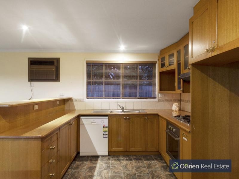 11 Strawbent Rise, Narre Warren VIC 3805