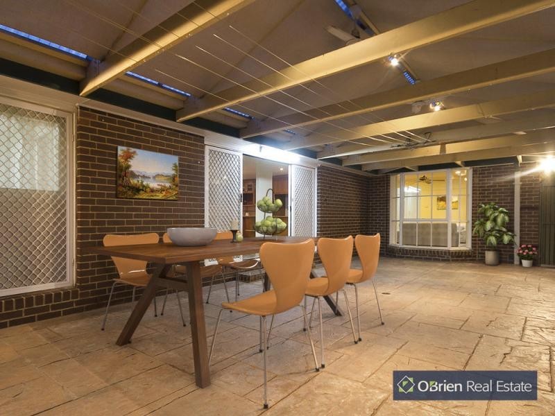 11 Strawbent Rise, Narre Warren VIC 3805