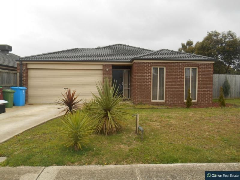 24 Phoenix Avenue, Cranbourne VIC 3977
