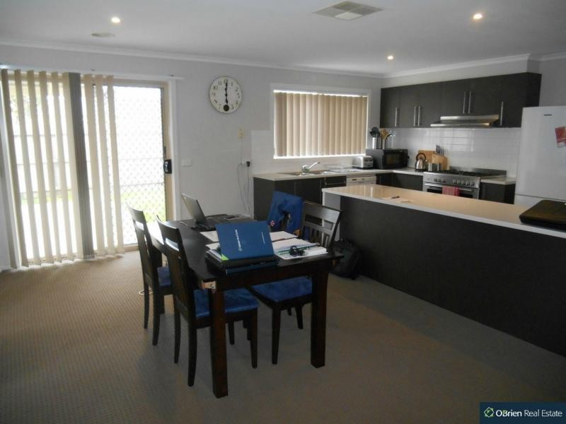 24 Phoenix Avenue, Cranbourne VIC 3977