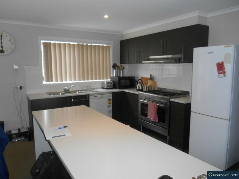 24 Phoenix Avenue, Cranbourne VIC 3977