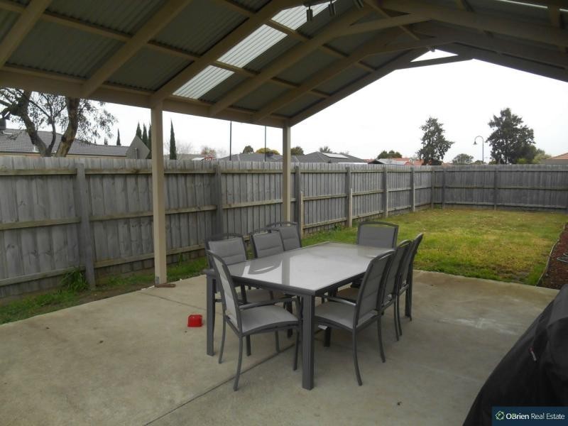 24 Phoenix Avenue, Cranbourne VIC 3977