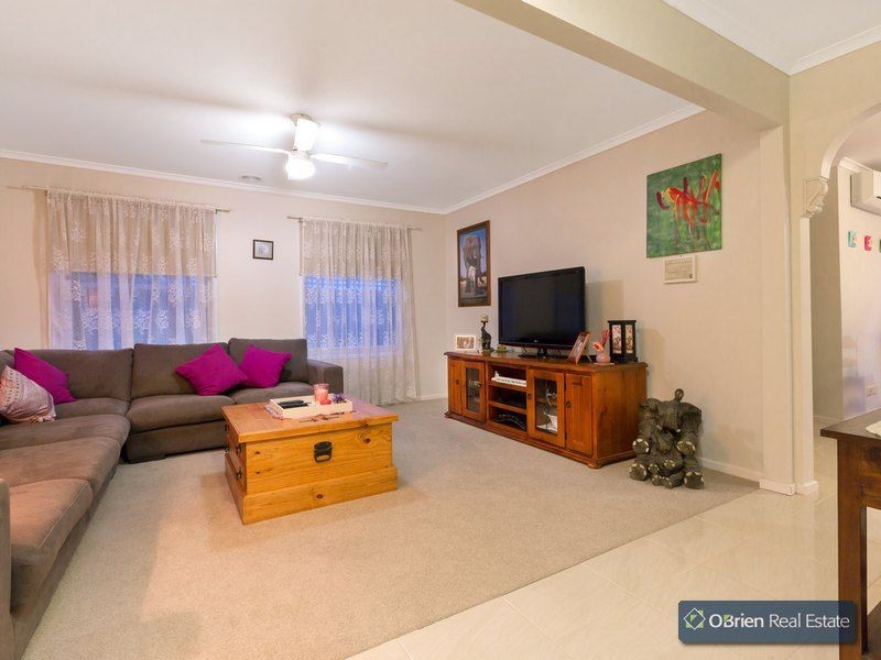 6 Emma Court, Berwick VIC 3806