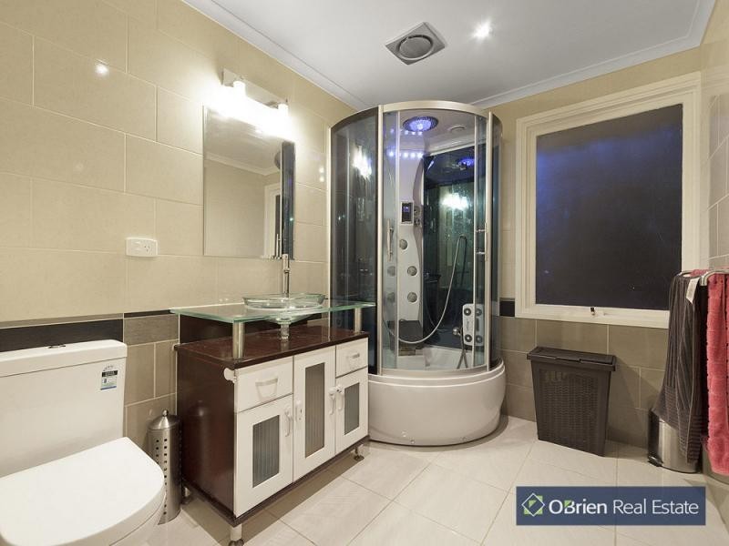 34 Ambleside Crescent, Berwick VIC 3806