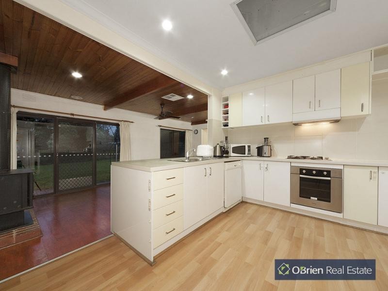 34 Ambleside Crescent, Berwick VIC 3806