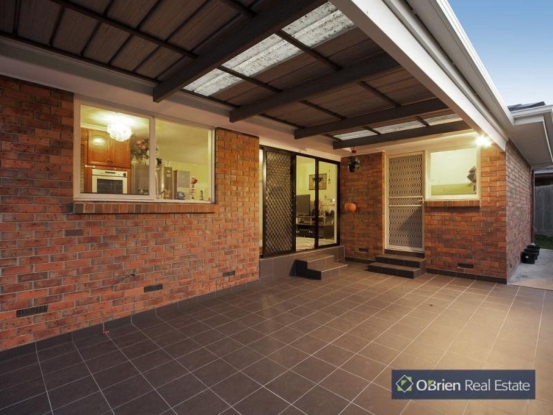 33 Thomas Mitchell Drive, Endeavour Hills VIC 3802