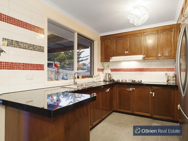 33 Thomas Mitchell Drive, Endeavour Hills VIC 3802