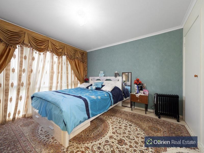 33 Thomas Mitchell Drive, Endeavour Hills VIC 3802