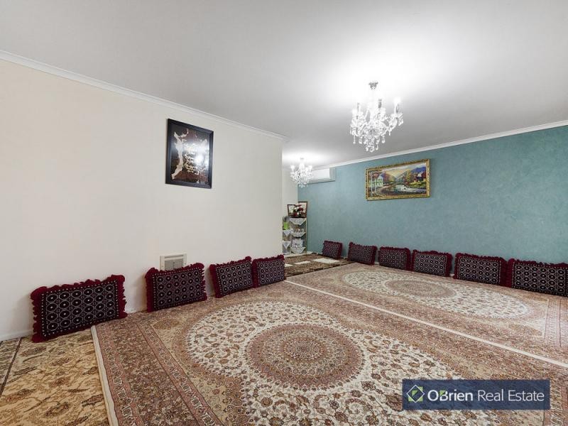 33 Thomas Mitchell Drive, Endeavour Hills VIC 3802