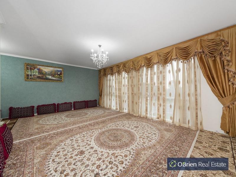 33 Thomas Mitchell Drive, Endeavour Hills VIC 3802