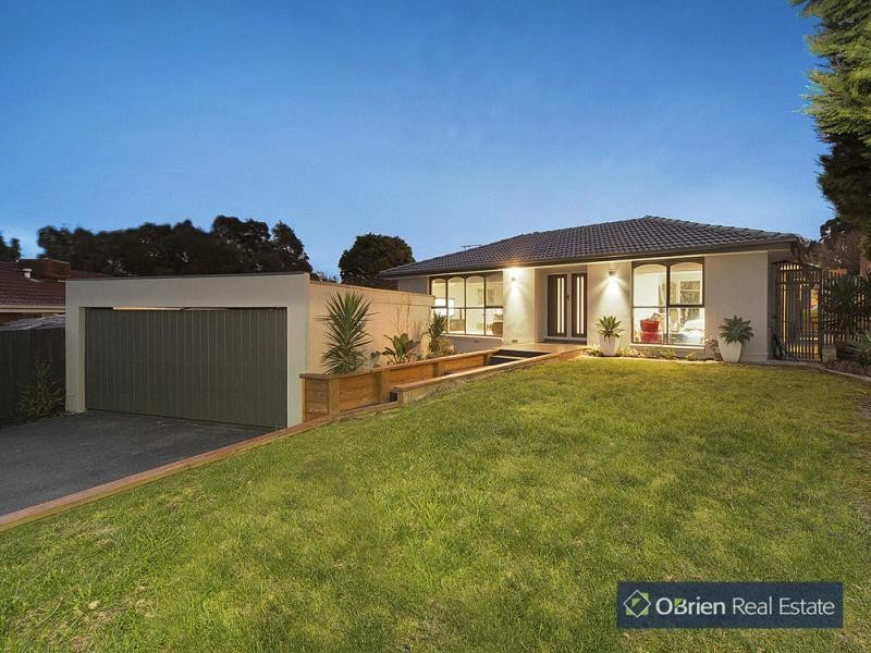 18 William Perry Close, Endeavour Hills VIC 3802