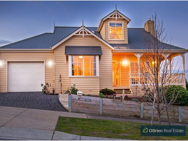 16 Ash Crescent, Pakenham VIC 3810