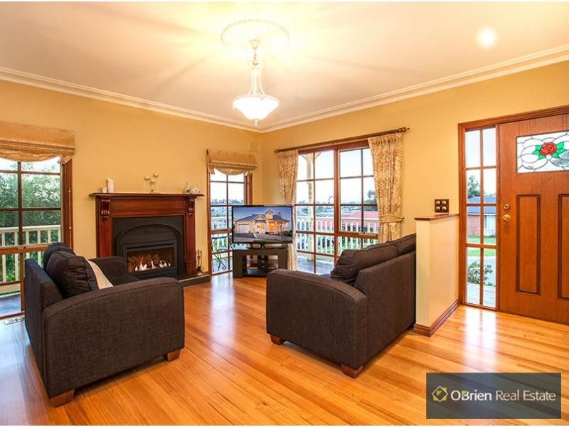 16 Ash Crescent, Pakenham VIC 3810