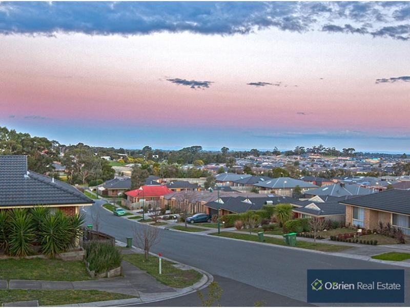 16 Ash Crescent, Pakenham VIC 3810