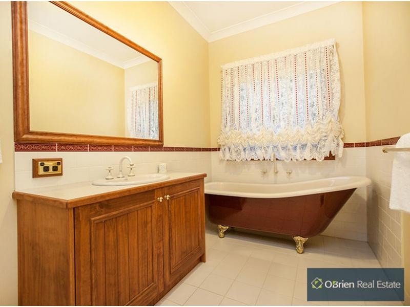 16 Ash Crescent, Pakenham VIC 3810