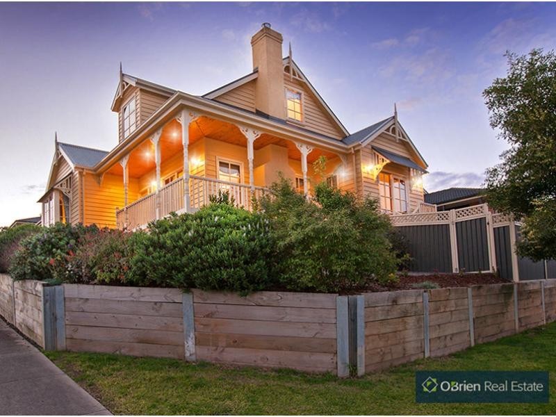 16 Ash Crescent, Pakenham VIC 3810