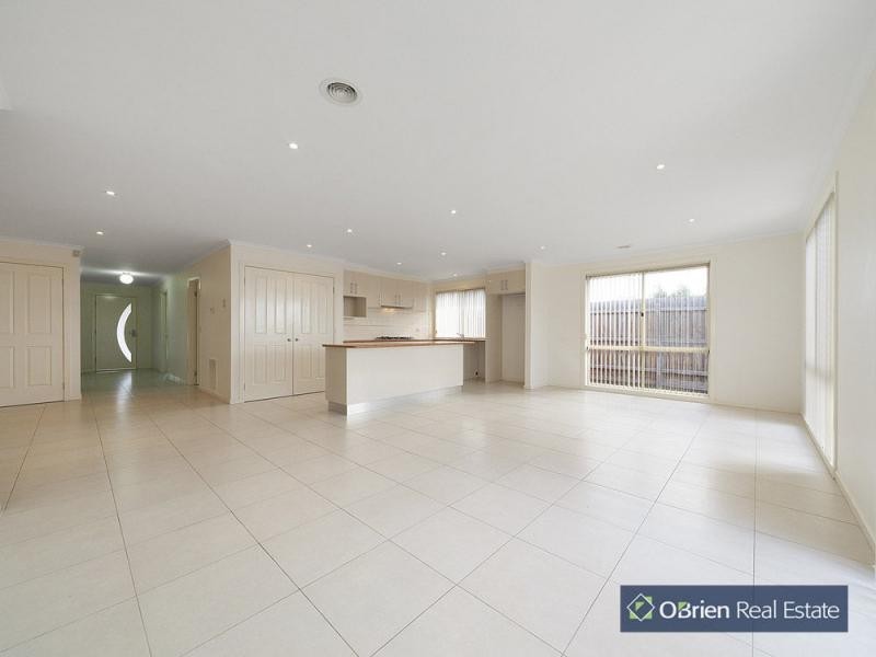 19 Central Road, Hampton Park VIC 3976