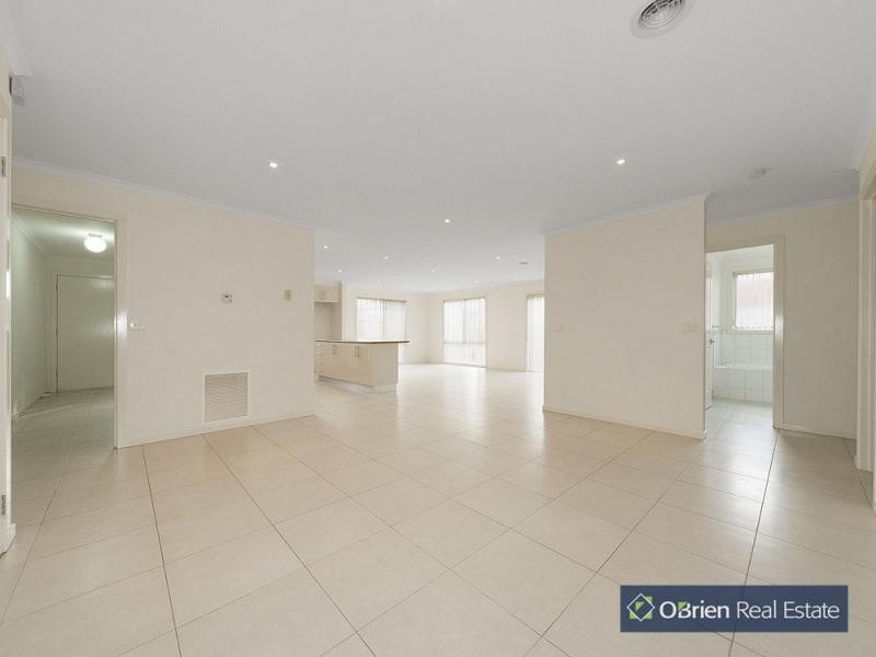 19 Central Road, Hampton Park VIC 3976