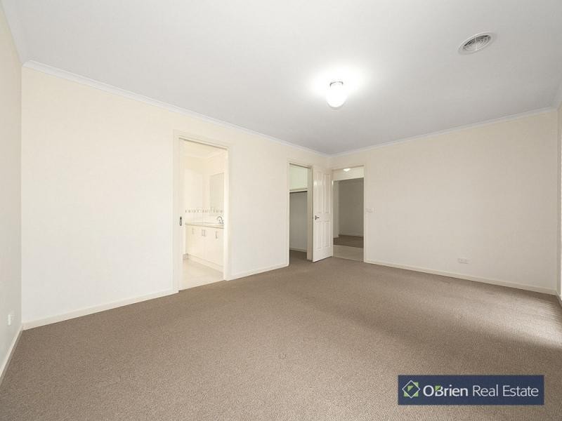 19 Central Road, Hampton Park VIC 3976