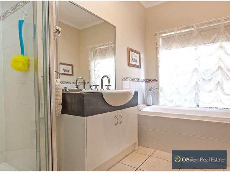 7 Stokes Green, Pakenham VIC 3810