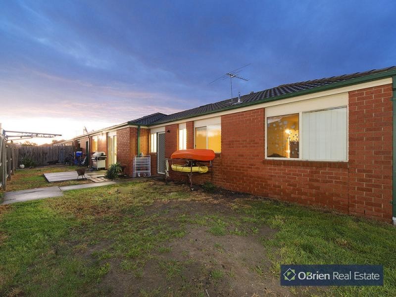 22 Breamlea Way, Cranbourne East VIC 3977