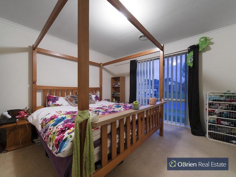 22 Breamlea Way, Cranbourne East VIC 3977