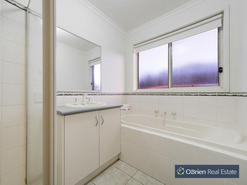 22 Breamlea Way, Cranbourne East VIC 3977