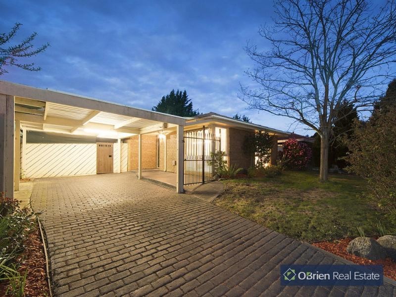 16 Eildon Road, Endeavour Hills VIC 3802