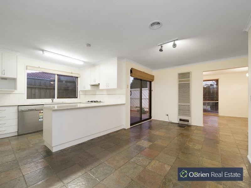 16 Eildon Road, Endeavour Hills VIC 3802