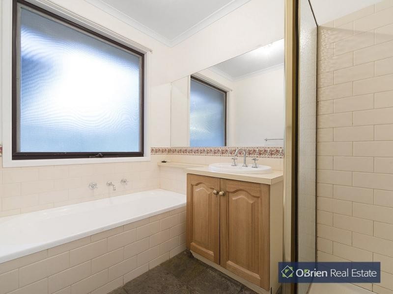 16 Eildon Road, Endeavour Hills VIC 3802