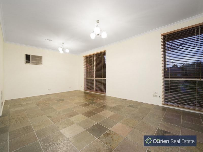 16 Eildon Road, Endeavour Hills VIC 3802