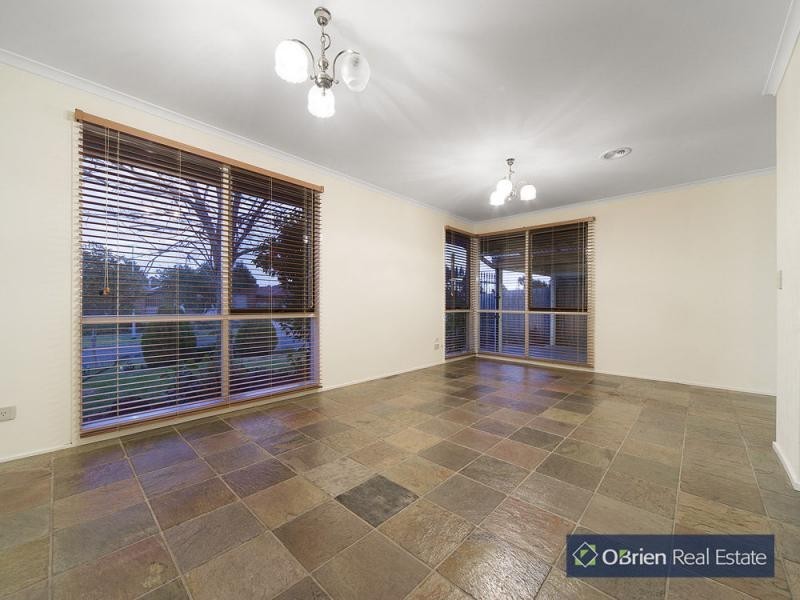 16 Eildon Road, Endeavour Hills VIC 3802