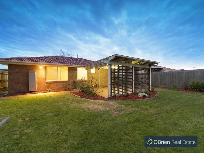 16 Eildon Road, Endeavour Hills VIC 3802