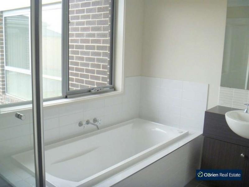 9 Kayanite Way, Officer VIC 3809