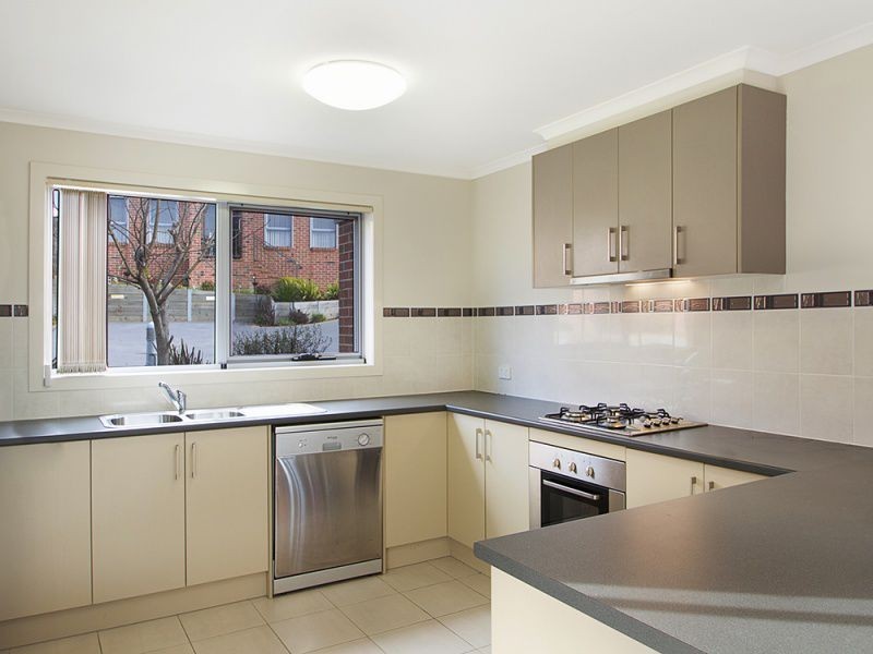 1/14-16 Janine Court, Drouin VIC 3818