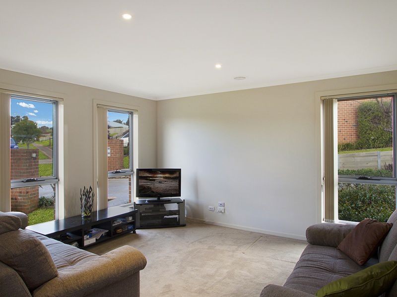 1/14-16 Janine Court, Drouin VIC 3818