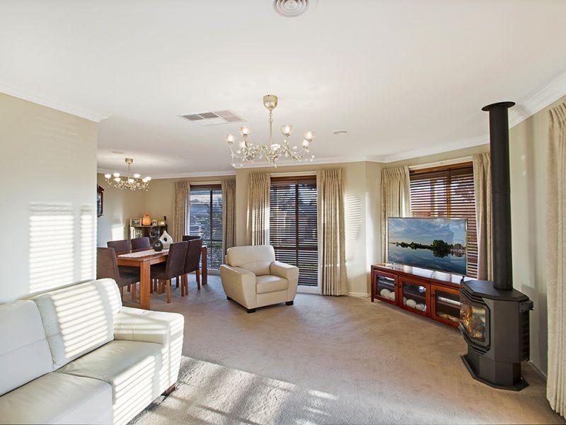 24 Yammerbook Way, Cranbourne East VIC 3977