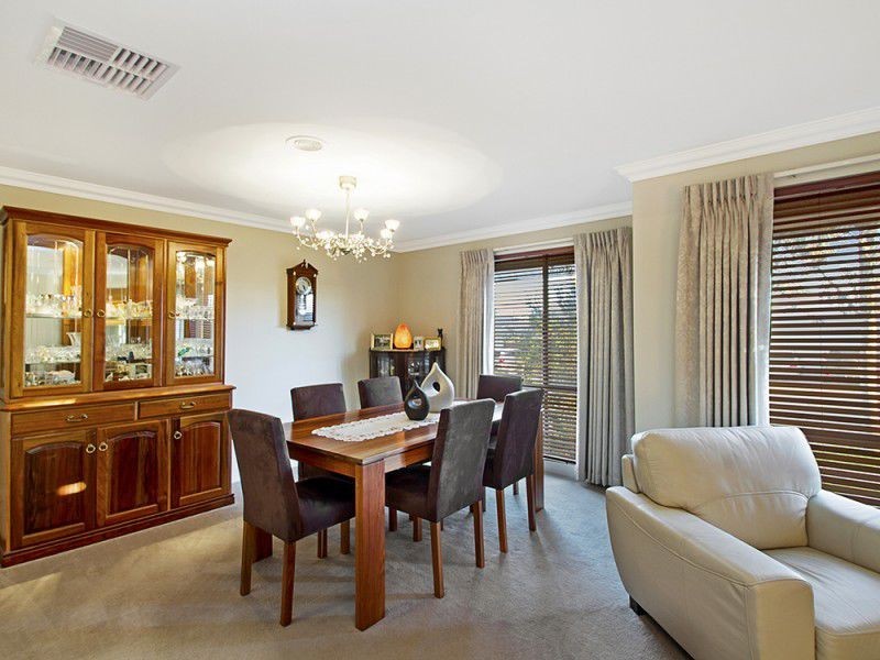 24 Yammerbook Way, Cranbourne East VIC 3977