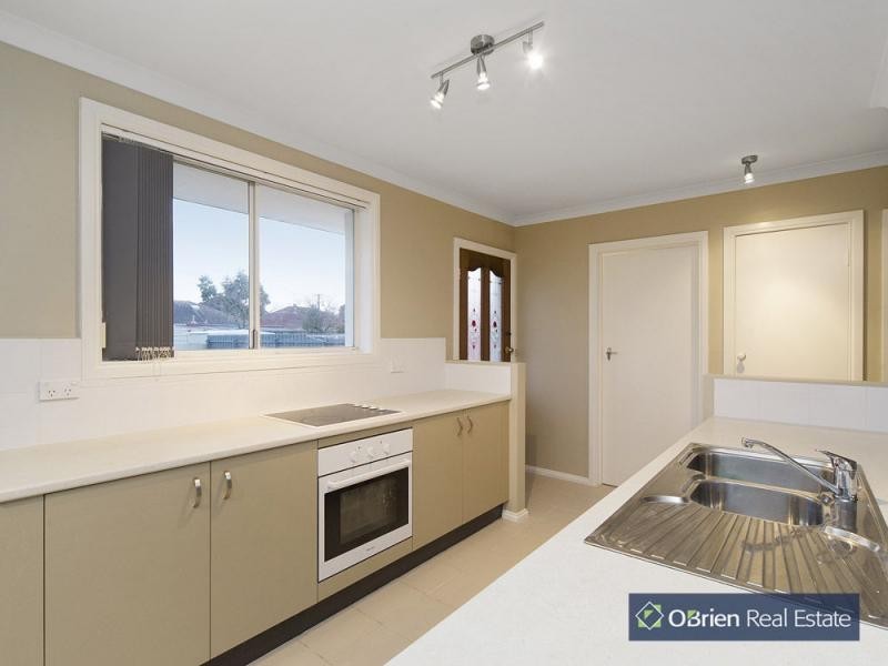 14 Campbell Parade, Cranbourne VIC 3977