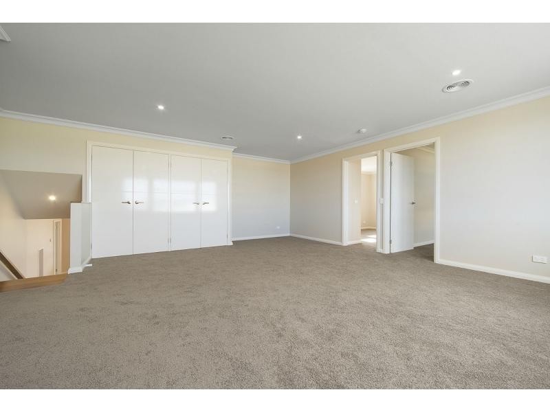 8 Clendon Drive, Officer VIC 3809