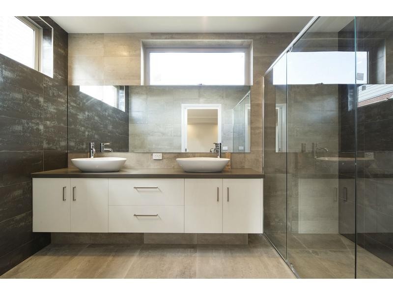 8 Clendon Drive, Officer VIC 3809