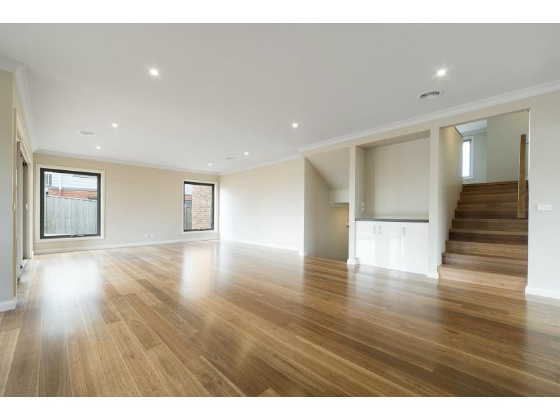 8 Clendon Drive, Officer VIC 3809