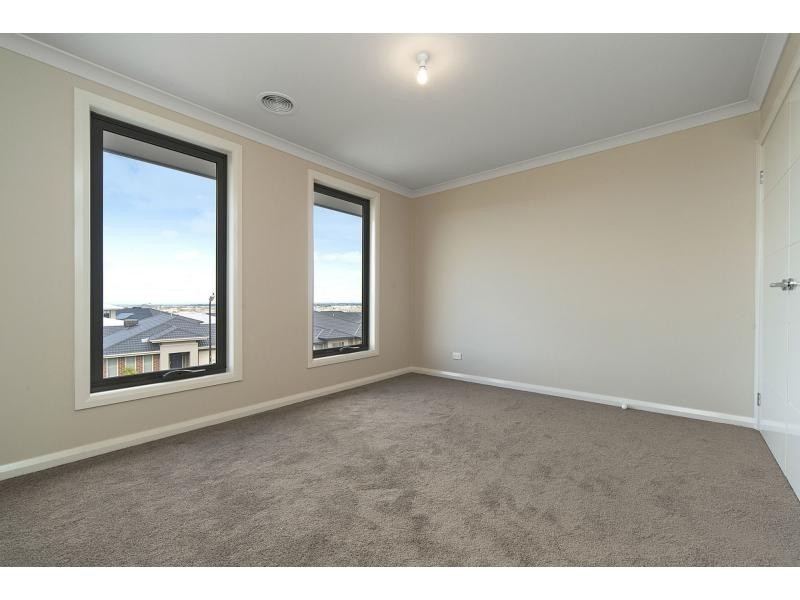 8 Clendon Drive, Officer VIC 3809